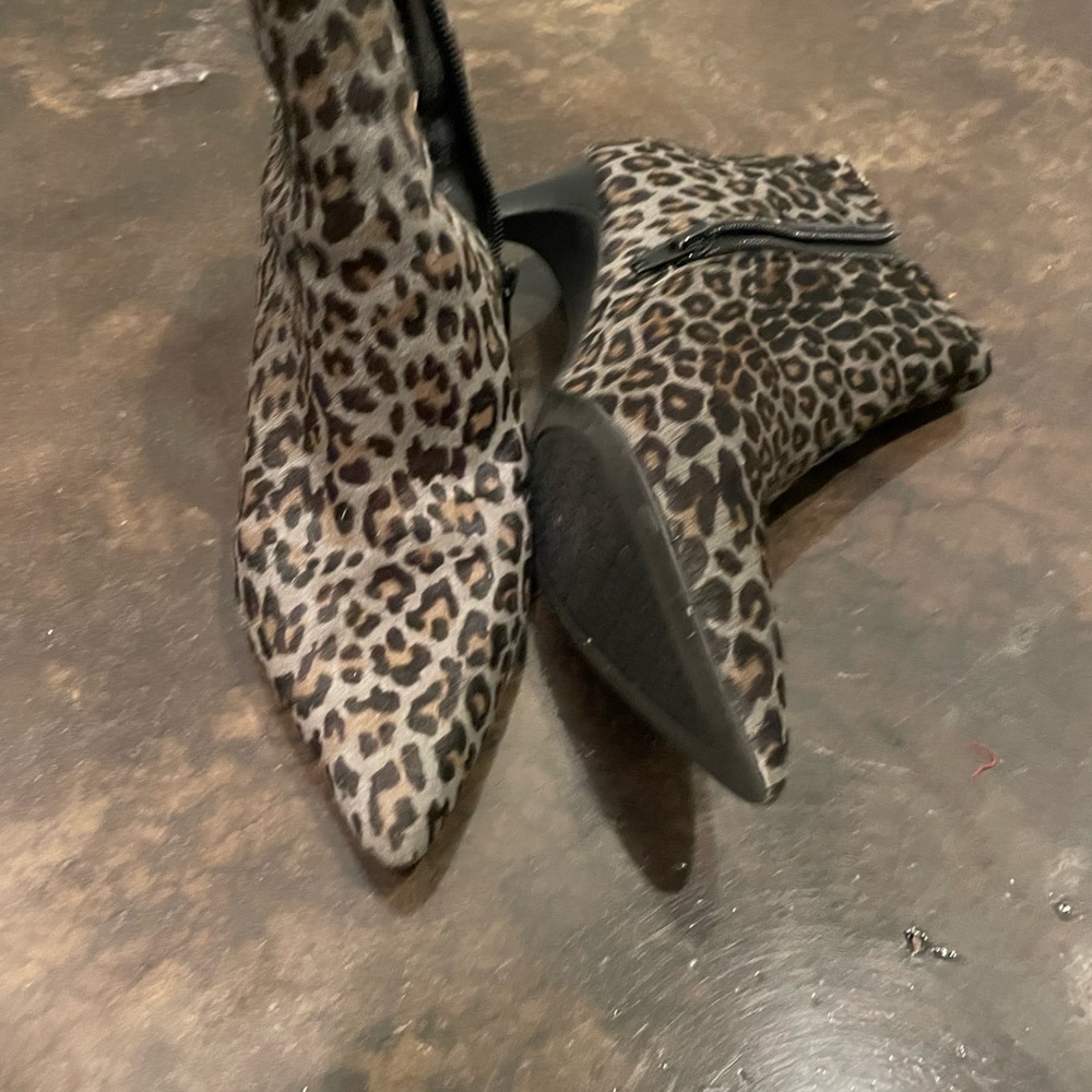 Preston & York Charcoal Gray Cheetah Print like new booties
